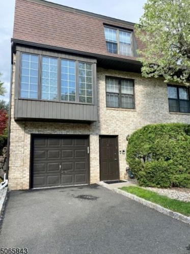 101 Falls Bridge Dr, Paterson, NJ 07512-1732