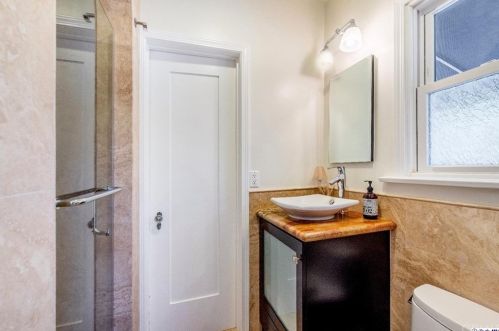 1151 Cedar St, Glendale CA  91207-1728 exterior