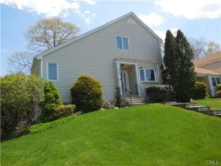 270 Navajo Loop, Huntington, CT 06484-2876