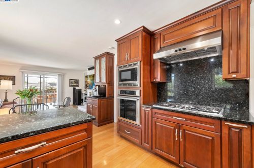 575 Rowell Ln, Pleasanton, CA 94566-6819
