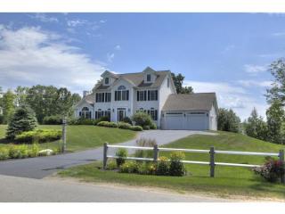 44 Homestead Ln, Kensington, NH 03833-6539