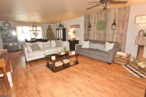 24 Tudor Pl, Mount Olive, NJ 07828-3784