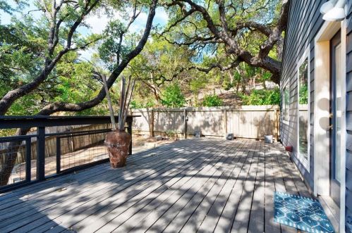 7302 Cave Holw, Austin TX  78750-8243 exterior