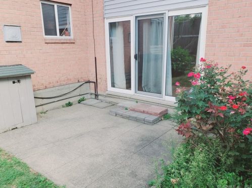 208 Flax Hill Rd, Norwalk CT  06854-2899 exterior