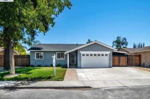 39 Diamond Dr, Livermore, CA 94550-5126