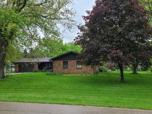 5521 Beebe Dr, Hillcrest, IL 61068-9242