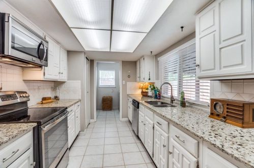 2049 Christie Ln, Carrollton TX 75007-3509 exterior