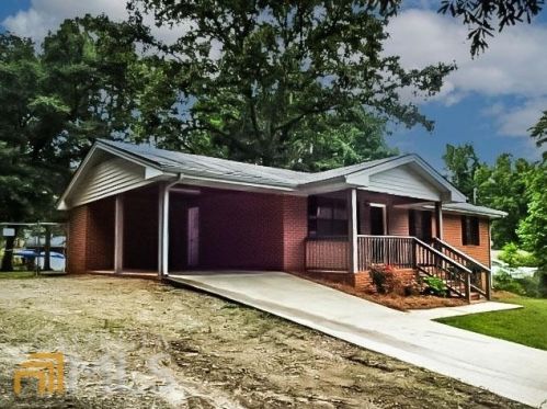 259 Second St, Statham, GA 30666-1543