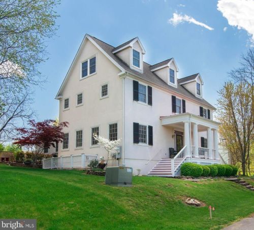 104 Putnam St, Harpers Ferry, WV 25425-3503