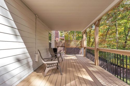 1033 Alexander Run Pass, Buford GA  30518-5560 exterior