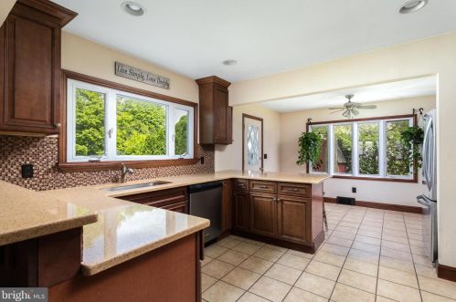 29 Wolf Dr, Trenton NJ 08610-1122 exterior