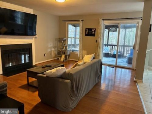 3909 Leaf Lawn Ln, Woodbridge VA  22192-4901 exterior