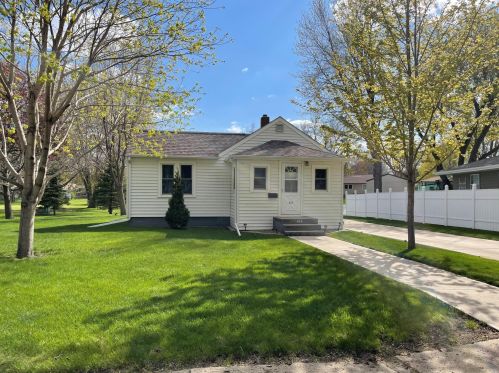 614 James Ave, Marshall, MN 56258-1614