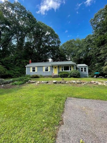 435 Middle Rd, Warwick RI  02818-2324 exterior