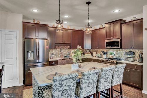 7245 Grist Mill Cir, Harrisburg, PA 17112-9328