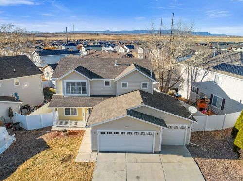 2205 Meadowlark Ln, Pueblo, CO 81008-2183