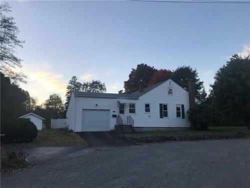7 Brentwood Dr, Coventry, RI 02816-5861