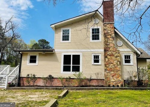 530 Elmwood Rd, Atlanta GA  30318-8174 exterior
