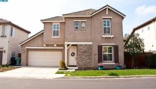 3235 Memory St, Visalia, CA 93291-8689