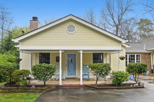 5276 Manor Dr, Stone Mountain, GA 30083-3623