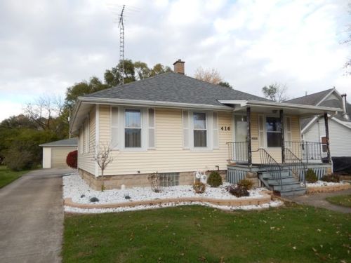 416 6th St, Momence, IL 60954-1324