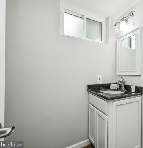 5074 Queens Wood Dr, Springfield VA  22015-1530 exterior