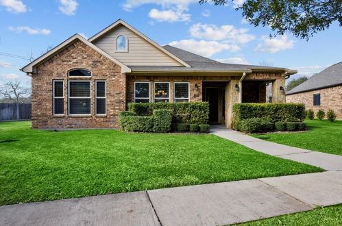 4731 Lake Village Dr, Fulshear, TX 77441-4004
