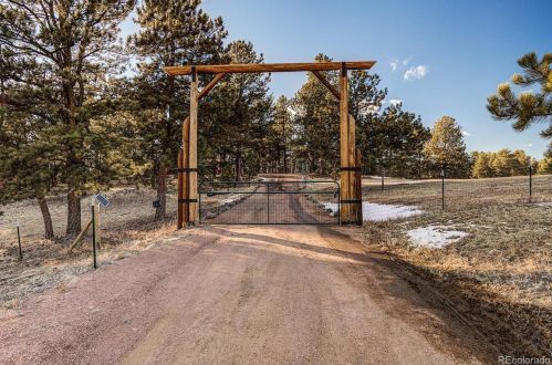 901 Empire Rd, Twin Rock, CO 80816-8911