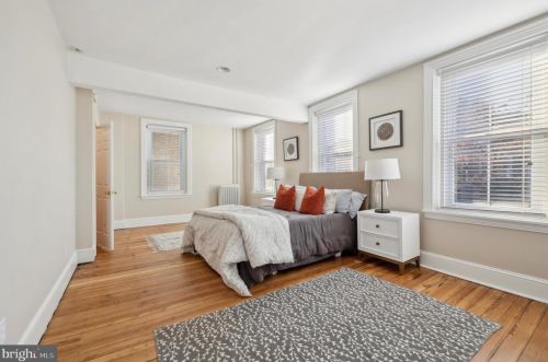 28 Gravers Ln, Philadelphia PA 19118-4132 exterior