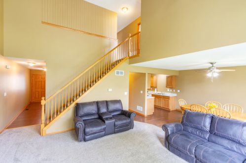 1134 Rose Dr, Sycamore, IL 60178-9505