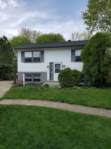 872 Revere Rd, South Elgin, IL 60177-1825