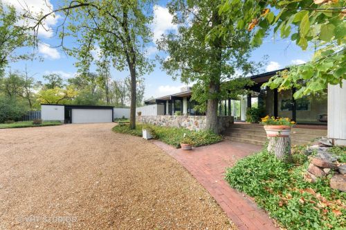 2200 Stirling Rd, Bannockburn, IL 60015-1528