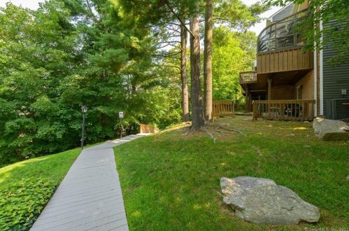 3 Valley View Rd, Norwalk CT  06851-1028 exterior