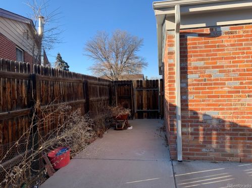 432 Potomac Cir, Aurora CO 80012-2437 exterior