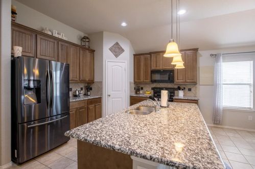 1712 Chivalry Ln, Fort Worth TX  76140-5780 exterior