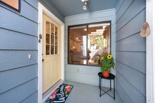 584 March Ave, Healdsburg, CA 95448-3356