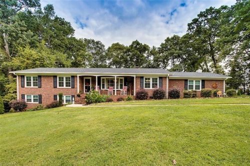 608 Springwood Rd, Asheboro, NC 27205-7348