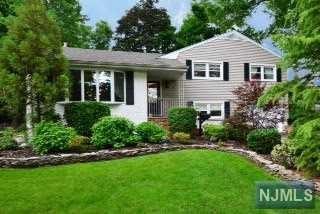 44 Pyle St, Oradell, NJ 07649-2555