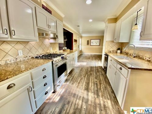 301 Chimney Rock Dr, Victoria, TX 77904-1109