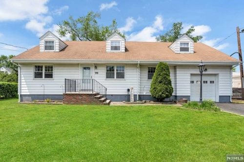 99 Berdan St, Rochelle Park, NJ 07662-3218