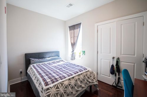 46 44 St, Philadelphia PA 19104-2939 exterior