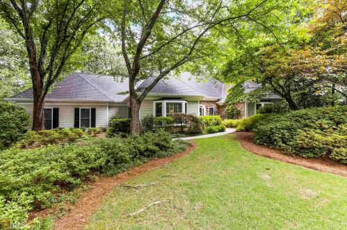 250 Cameron Ridge Dr, Atlanta GA  30328-4709 exterior