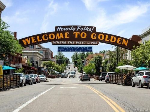 2070 Un Dr, Aurora CO 80015-6600 exterior