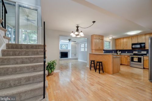 7136 Game Lord Dr, Springfield VA  22153-1318 exterior