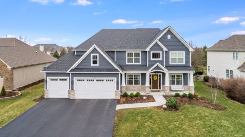 2280 Schrader Ln, North Aurora, IL 60542-2102