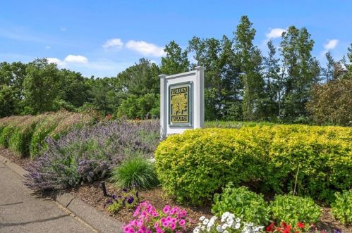 11 Aster Pl, Windsor CT  06095-4737 exterior