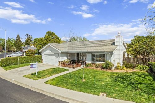 184 Brookdale Dr, Vacaville, CA 95687-6208