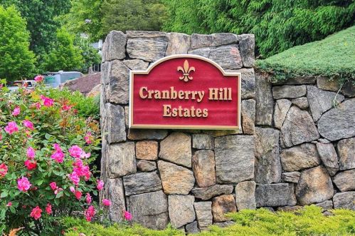 29 Bartlett Ln, Huntington CT  exterior