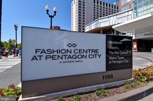 1101 Arlington Ridge Rd, Arlington VA  22202-1951 exterior