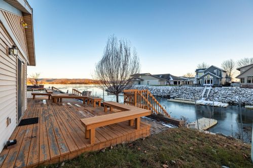 290 Harbor Lights Dr, Reno, MN 55919-8802